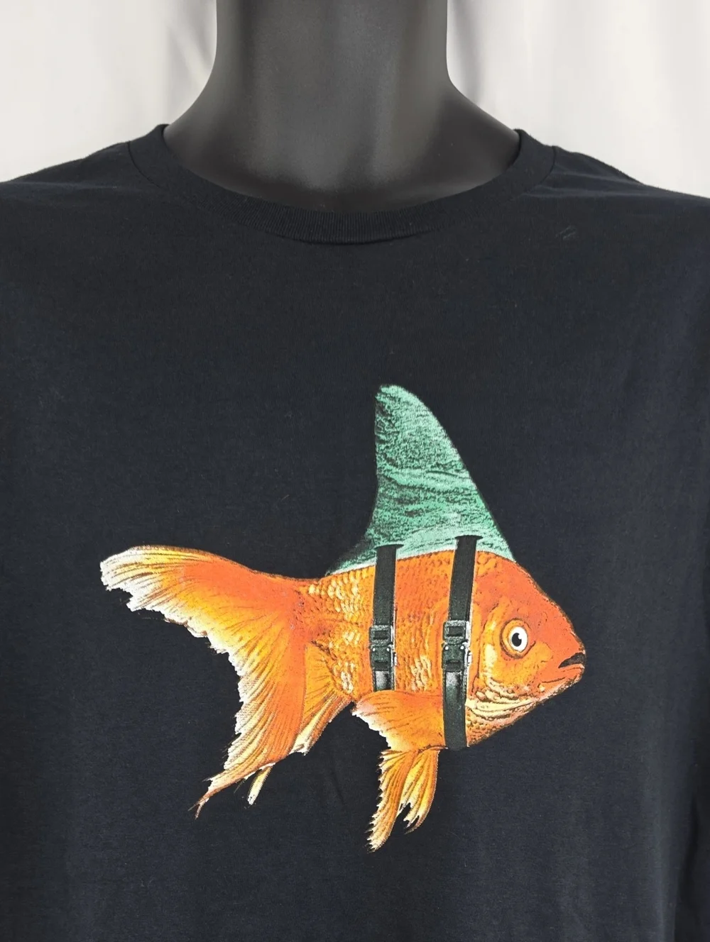 Fruit Of The Loom Black Fish Graphic Tee Orange Teal Fish Size Large NWT AG-3466 - Picture 3 of 8